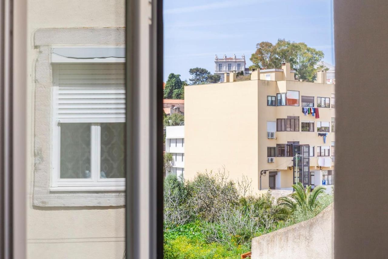 2 Bedroom Apartment For 4 People With Free Public Parking Лісабон Екстер'єр фото