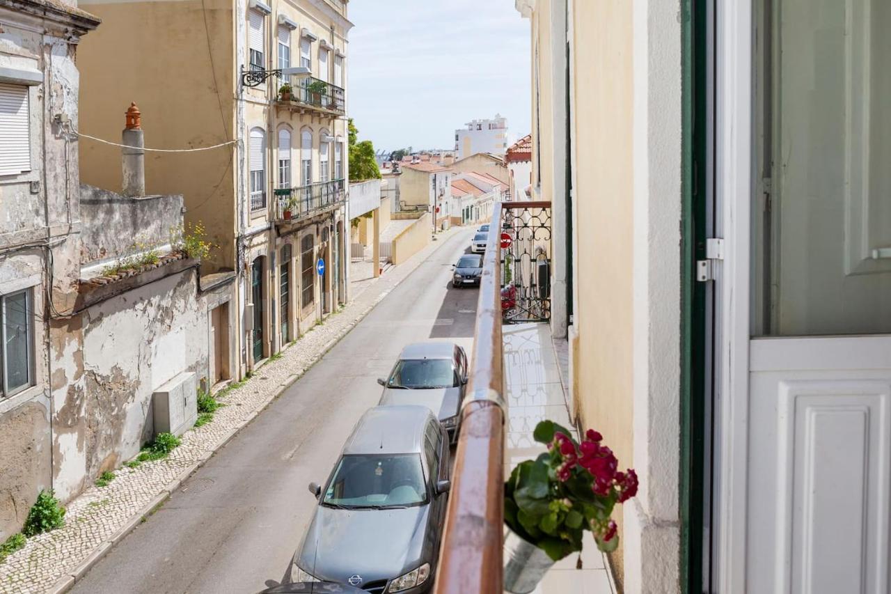 2 Bedroom Apartment For 4 People With Free Public Parking Лісабон Екстер'єр фото